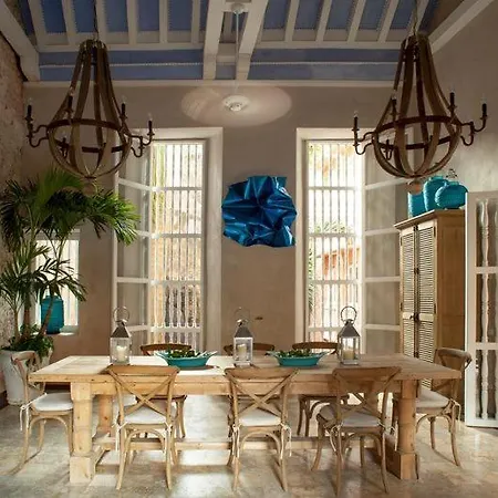 Villa Luxury 10 Bedroom Colonial Mansion *