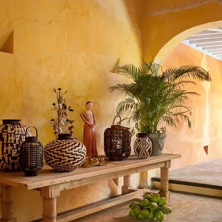 Villa Luxury 10 Bedroom Colonial Mansion
