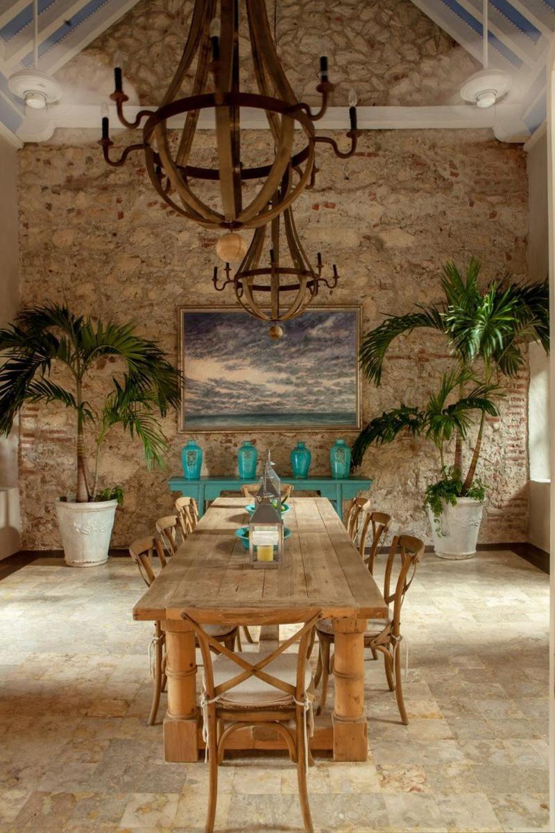 Luxury 10 Bedroom Colonial Mansion Villa *